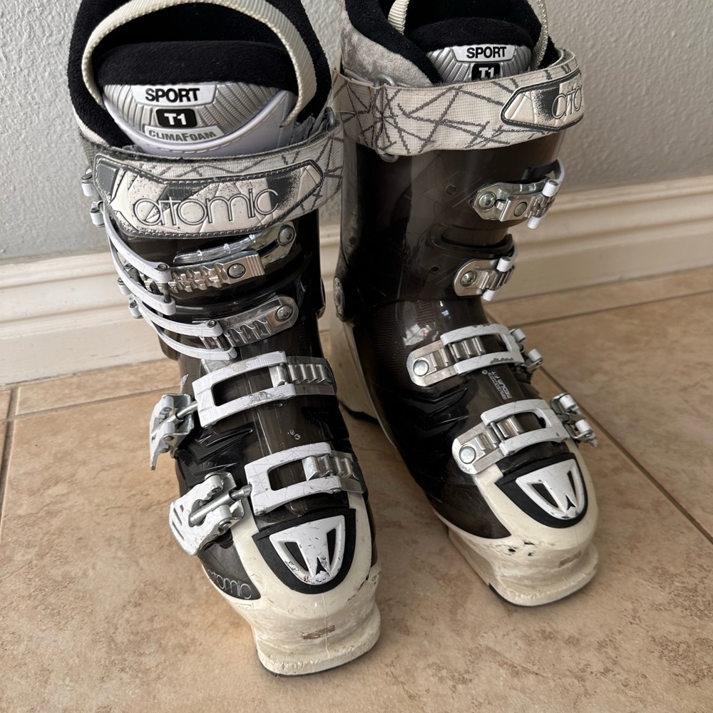 Atomic Sport T1 Ski Boots - Black and White